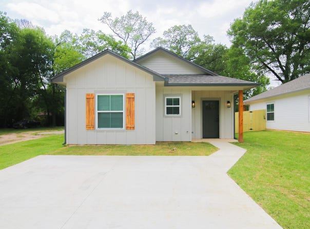 1204 Douglas, Longview, TX 75602