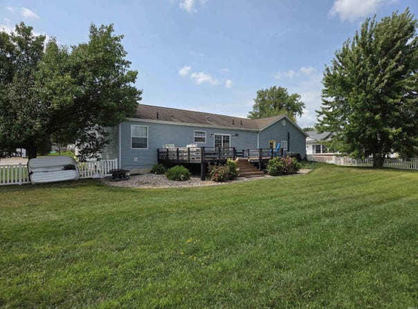 9828 N Lincoln Rd, Syracuse, IN 46567