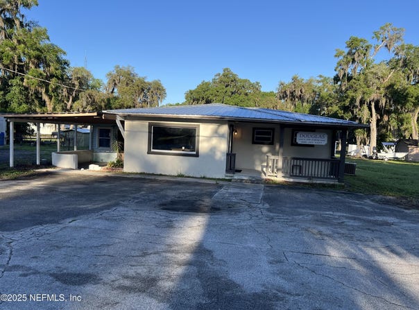 673 3RD Avenue, Welaka, FL 32189