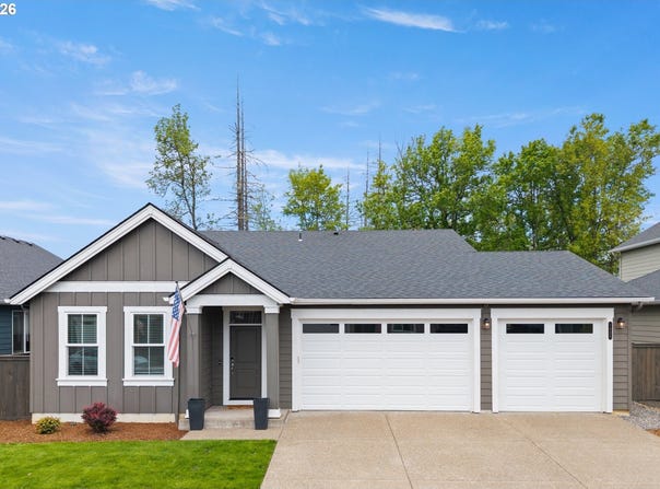1655 N BROADWAY St, Estacada, OR 97023