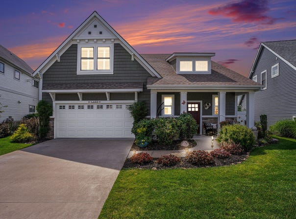 1002 S Cove Circle, Whitehall, MI 49461