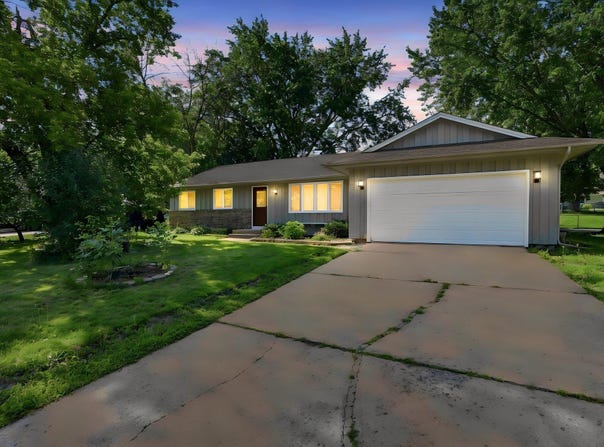 916 Whitney Drive, Apple Valley, MN 55124
