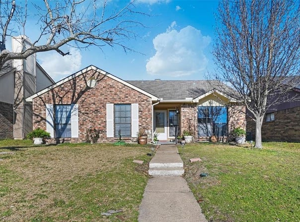 824 Bailey Drive, Cedar Hill, TX 75104