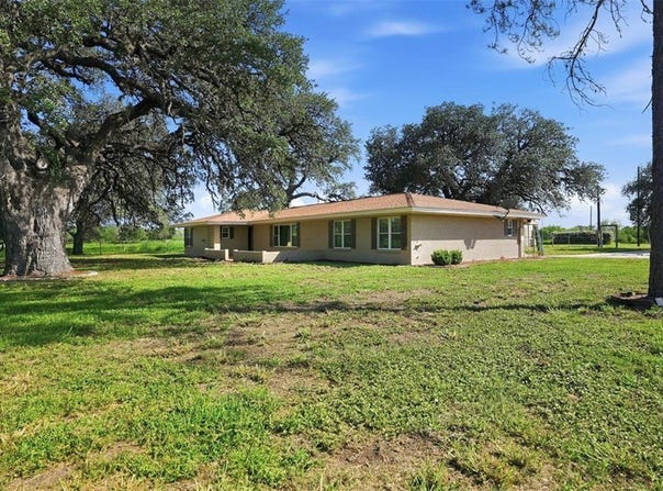 955 S Highway 37, George West, TX 78022