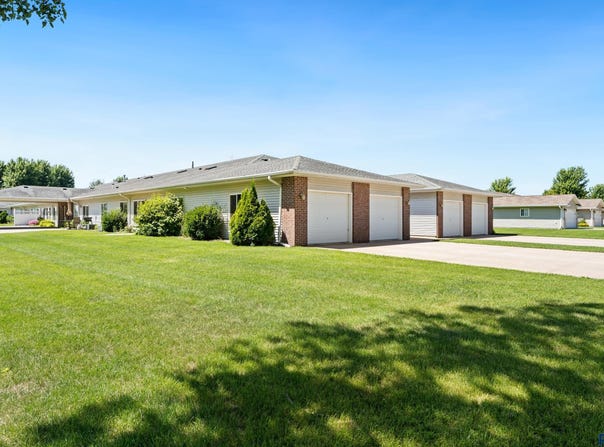 701 S 3rd St, Beresford, SD 57004