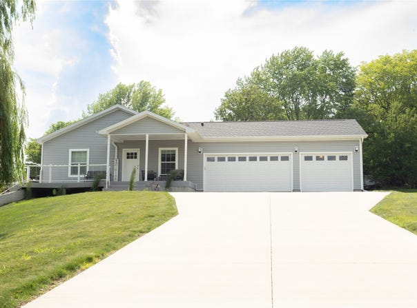 2006 10th Street, Eldora, IA 50627