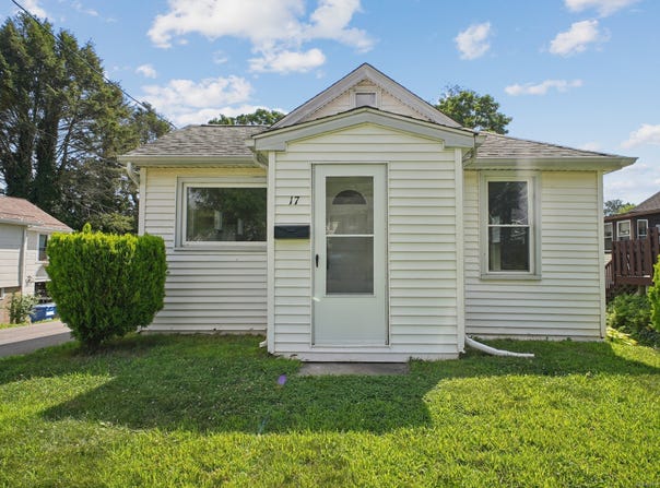 17 Overlook Avenue, Bristol, CT 06010