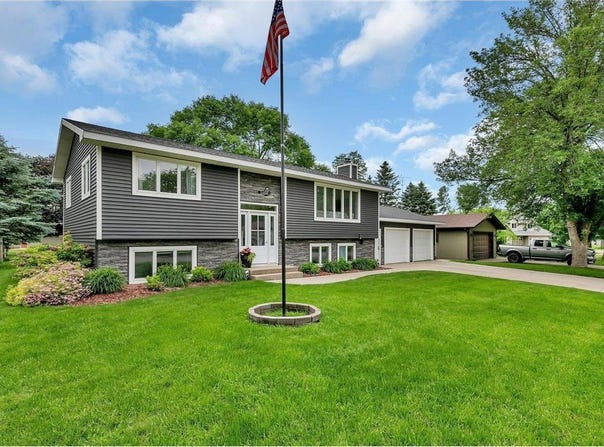 915 4th Street NW, Clara City, MN 56222
