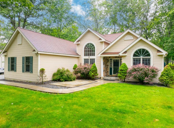 212 Withywindle Way, Tamiment, PA 18371