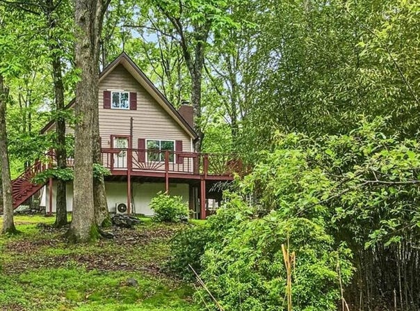 122 Westfall Drive, Dingmans Ferry, PA 18328