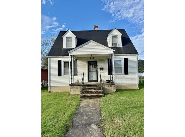 613 Washington Ave, Paintsville, KY 41240