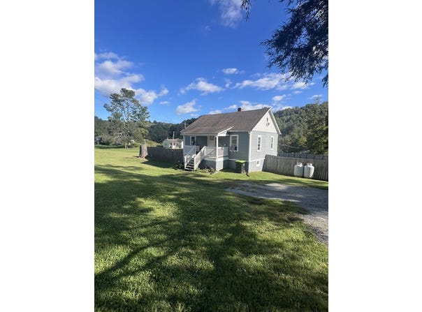17 Old Quaker Road, Galax, VA 24333