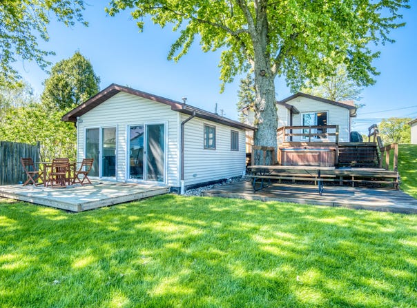 6132 W Houghton Lake Drive, Houghton Lake, MI 48629