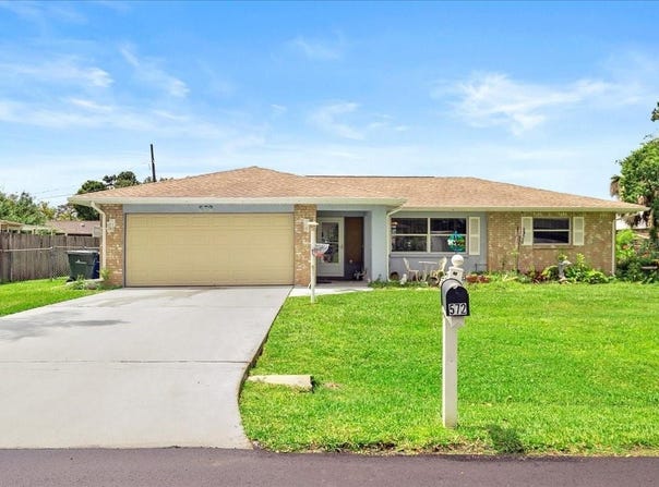 572 DARWIN ROAD, VENICE, FL 34293