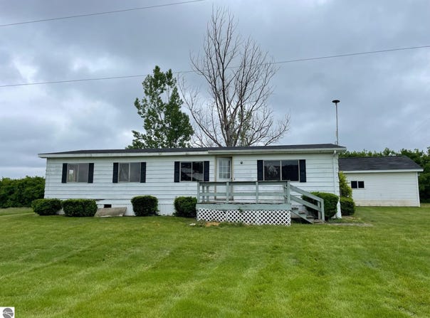 8055 S Castle Drive, Sheridan, MI 48884