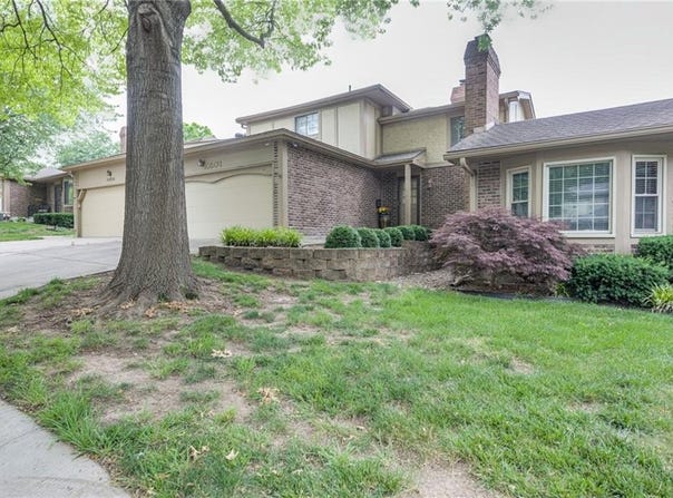 10902 W 96TH Terrace, Overland Park, KS 66214