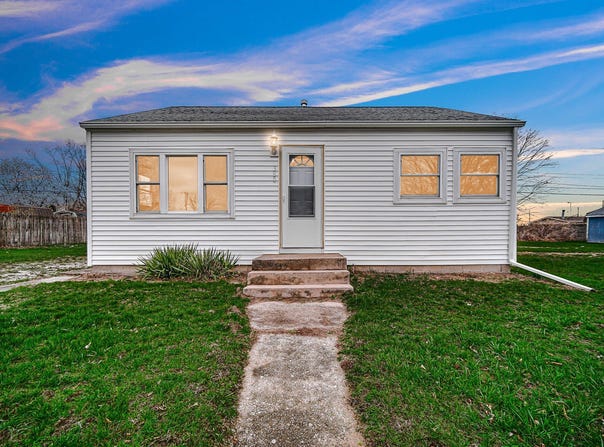 380 Evanston Road, Kingsford Heights, IN 46346