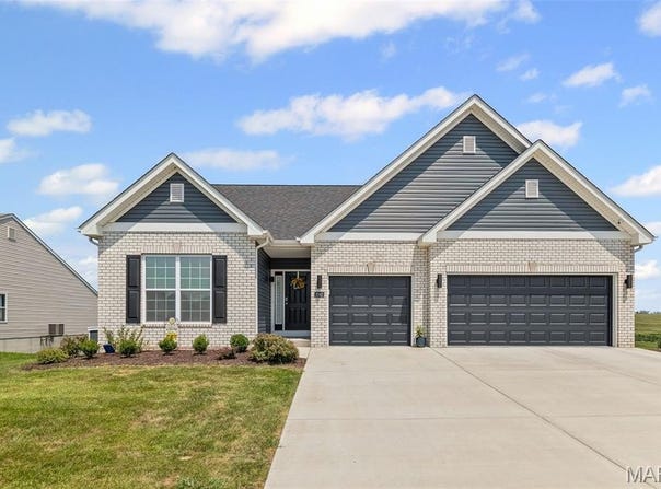 2024 Woodsong Way, Belleville, IL 62220