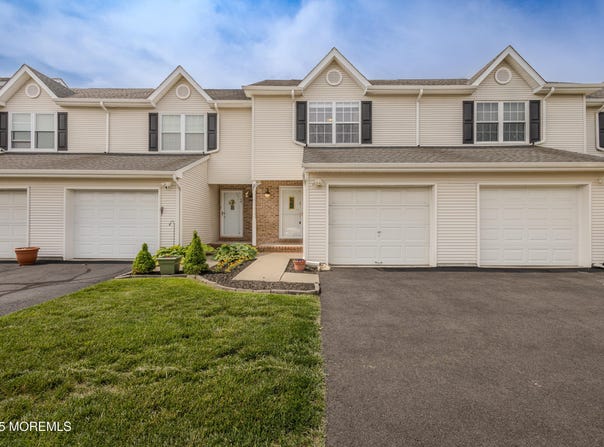 29 Lorenzo Court, Aberdeen, NJ 07747