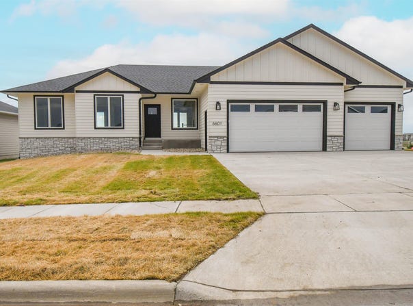 6601 E Fieldview St, Sioux Falls, SD 57110