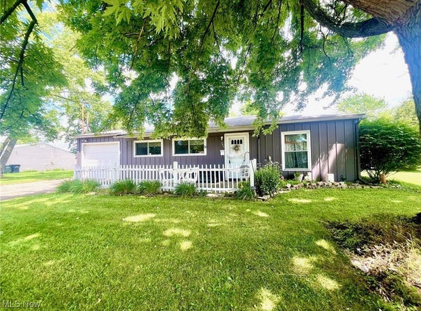 943 Hollis Drive, Elyria, OH 44035