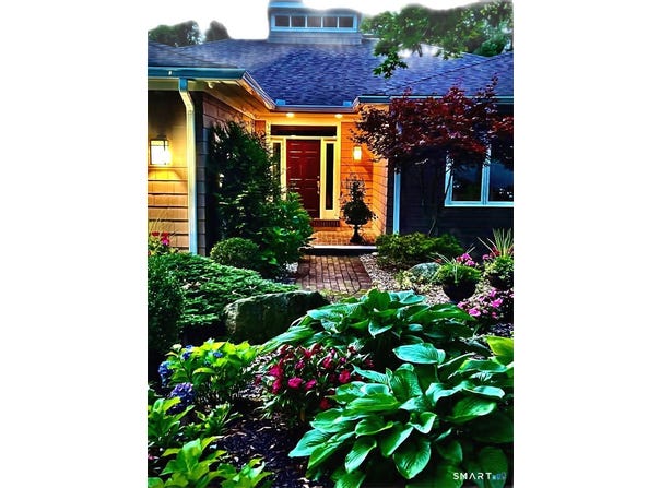 2 Schuyler Lane, Bloomfield, CT 06002