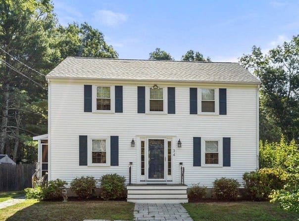 34 Bourne Rd, Plymouth, MA 02360