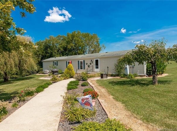7885 S Parkhill Drive, Leavenworth, IN 47137