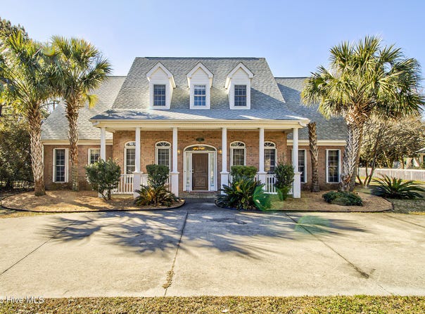 613 Clarendon Avenue, Carolina Beach, NC 28428