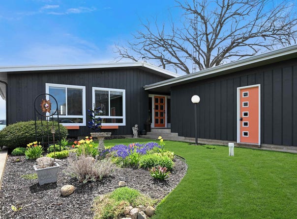 1043 E Northshore Drive, Syracuse, IN 46567