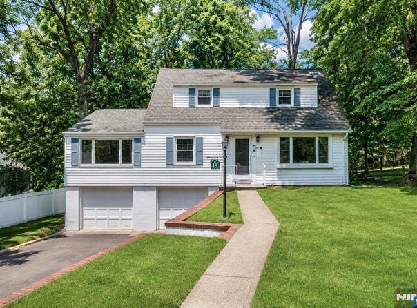 18 Mountainside Drive, Wayne, NJ 07470