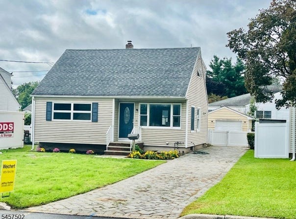 13 Windbeam Rd, Riverdale Boro, NJ 07457-1618