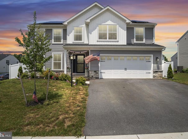 92 LONG BEND DR., CARLISLE, PA 17015