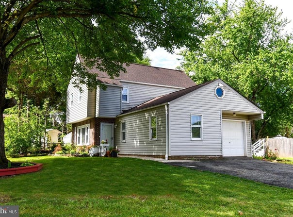 8618 LIBERIA AVE, MANASSAS, VA 20110