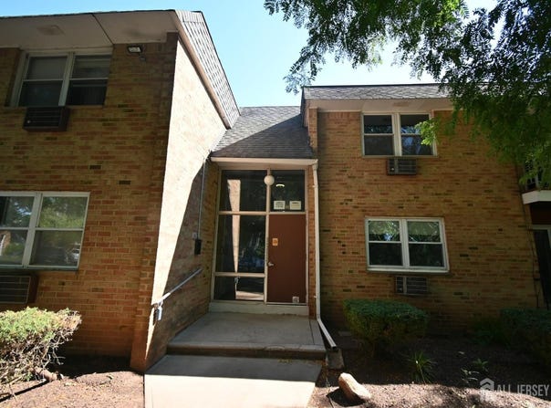 808 eves Drive, Hillsborough, NJ 08844