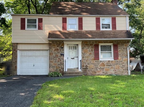 102 FOREST DR, WILMINGTON, DE 19804