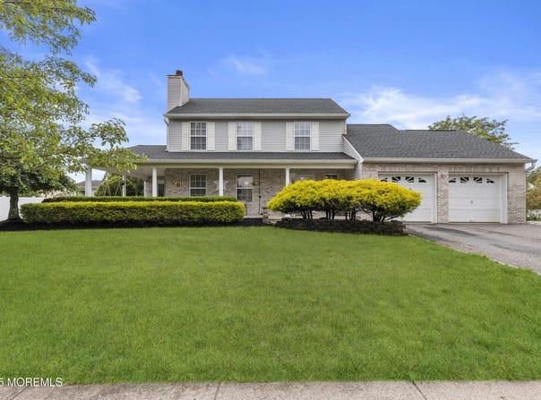 39 Sarah Lane, Howell, NJ 07731