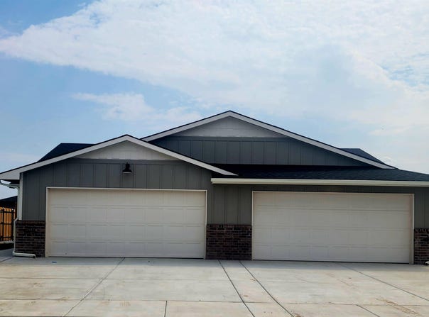 2877 S Cedar Crest Ct, Wichita, KS 67215