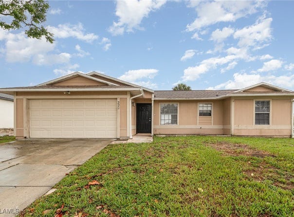 302 NE 10th Terrace, Cape Coral, FL 33909