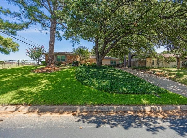 1128 Irwin Drive, Hurst, TX 76053