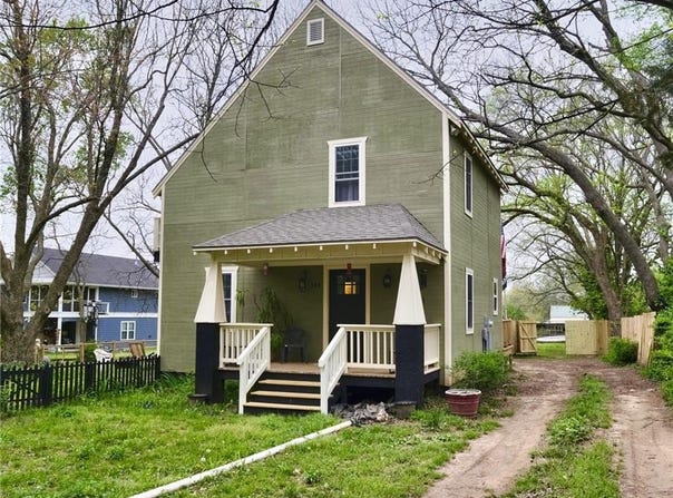 114  N Ozark  ST, Prairie Grove, AR 72753
