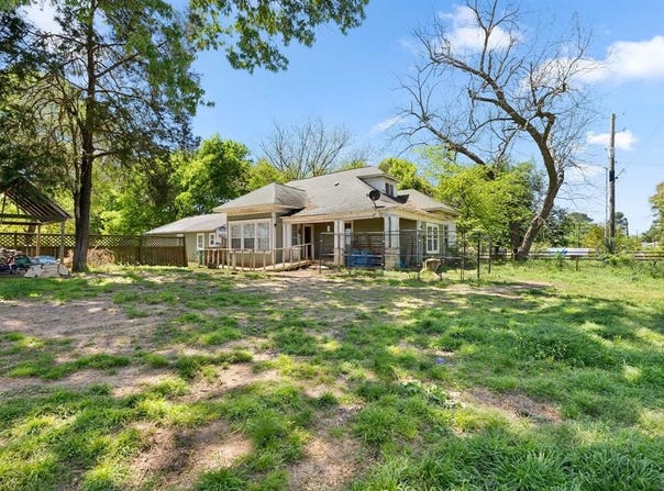 104 E State Street, Omaha, TX 75571