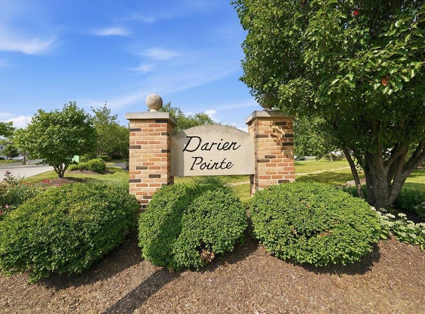 8321 Highpoint Circle, Darien, IL 60561