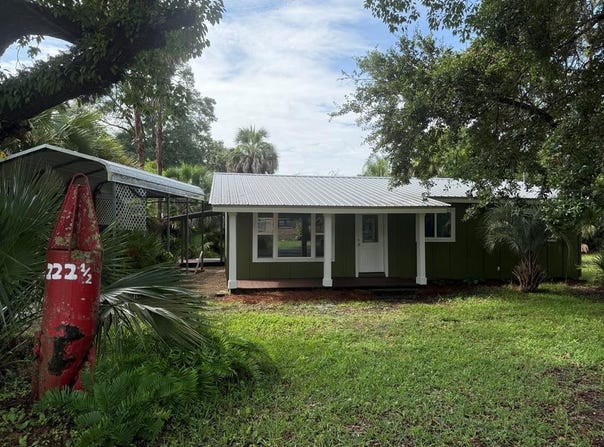 222 1/2 Ave D, Apalachicola, FL 32320