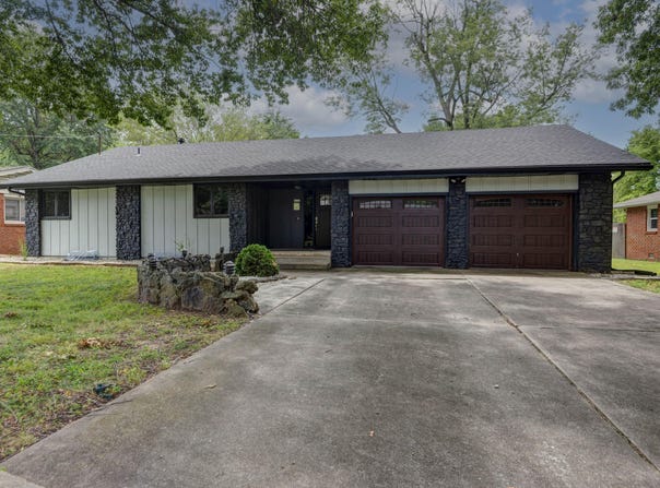 3224 W Whiteside Street, Springfield, MO 65807