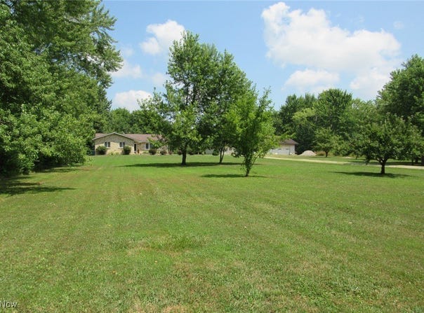 1372 Harpersfield Road, Geneva, OH 44041