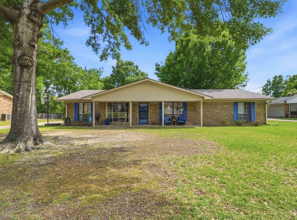 110 E Larkspur, White Oak, TX 75693
