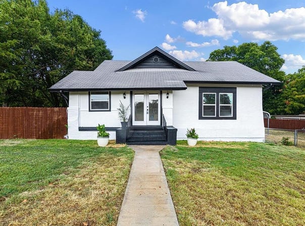 611 Cherry Street, Bowie, TX 76230