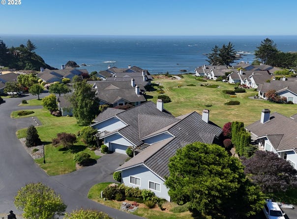 210 SCHOONER BAY DR, Brookings, OR 97415