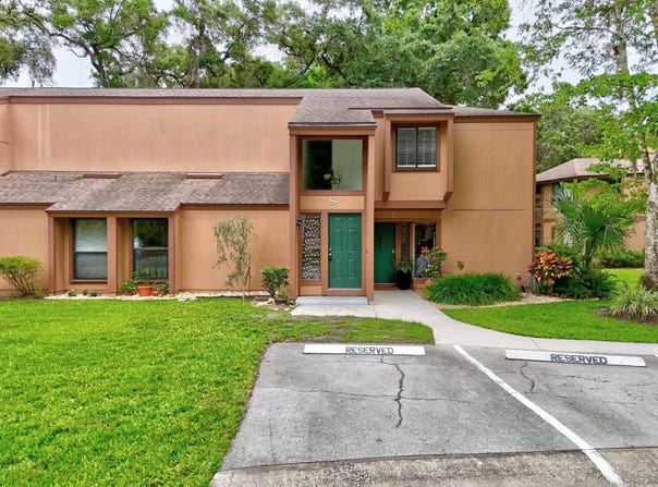 8 Oakmont Ct, Palm Coast, FL 32137